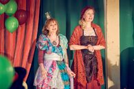 Die Läusemutter – Petra Nadolny (Doris Schmidt), Antje Widdra (Anke Knapp).