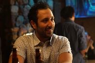 You're the Worst – Wird Edgar (Desmin Borges) sein Glück bei seiner attraktiven Impro-Theater-Lehrerin versuchen?