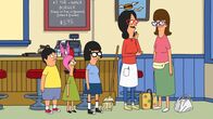 Bob's Burgers – Lindas Schwester Gayle (r.) kommt unerwartet vorbei und möchte die ersten Tage ihrer "Eat Pray Love"-Tour um die Welt bei Linda (2.v.r.), Bob, Louise (2.v.l.), Gene (l.) und Tina (M.) verbringen ...