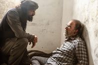 Homeland – Haissam Haqqani (Numan Acar, l.); Saul Berenson (Mandy Patinkin, r.)