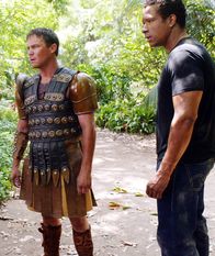 Charmed - Zauberhafte Hexen – Im Kampf gegen das Böse: Leo (Brian Krause, l.) und Darryl (Dorian Gregory, r.) ...