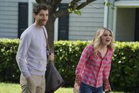 B Positive – Drew Dunbar (Thomas Middleditch, l.); Gina Dabrowski (Annaleigh Ashford, r.)