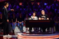 Wer weiß denn sowas? – Moderator Kai Pflaume (l.) mit Rateteam-Kapitän Elton (r.) und der Schauspielerin Claudia Schmutzler (2.v.l.)