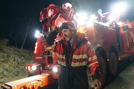 Ice Road Rescue - Extremrettung in Norwegen – Bjoern überwacht die Rettungsaktion. (National Geographic für Disney)