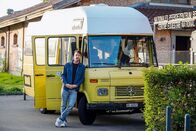Reporter Spezial – Reporter Donat Hofer ist mit seinem gelben Bus unterwegs