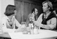 Auf Achse – Günther Willers (Rüdiger Kirschstein), Franz Meersdonks neuer Kompagnon stellt Forderungen an seine neue Chefin Sylvia Mittermann (Monika Bleibtreu).