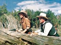 Inferno am Fluss – Joanne Morton (Joanna Pettet, l.); Doc Morton (Karl Malden, r.)