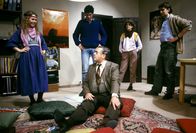 Der Leihopa – (v.li.) Gabriele Schuchter (Lisi), Franz Josef Csencits (Georg), Alfred Böhm (Waldemar Herzog), Eva Lindner (Ruth), Michael Pand (Mischa).