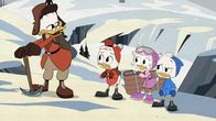 DuckTales – "Disneys DuckTales", "Das trügerische Geheimnis des Mount Neverrest." Die Gang besucht den Mount Neverrest, den Dagobert vor über 70 Jahren vergeblich zu besteigen gedachte. Nun will er es sich und der Welt endlich beweisen, dass er es bis zum Gipfel schaffen kann. Die Motivationen der Kinder variieren, während sich Quack von einem windigen Händler einreden lässt, er müsse sich gegen das gefürchtete "Schneefieber" mit allerlei Utensilien wappnen.
