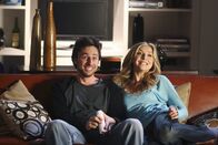 Scrubs - Die Anfänger – Genießen die Zweisamkeit: Elliot (Sarah Chalke, r.) und J.D. (Zach Braff, l.) ...