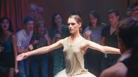 L'Opéra - Dancing in Paris – Für Zoé (Ariane Labed) ist es der letzte Abend in der Opéra Garnier. Doch sie will nicht kampflos gehen.