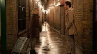 Last Christmas – Kate (Emilia Clarke, l.); Tom (Henry Golding, r.)