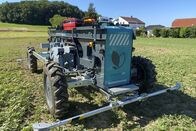 P.M. Wissen – In Erprobung auf den Test-Feldern der Innovation Farm: dieser autonome Hackroboter. Er fährt selbständig die Spuren auf dem Feld ab und hackt das Unkraut zwischen den Pflanzen.