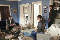 Navy CIS: L.A. – Ein neuer Fall: Kensi (Daniela Ruah, M.) und Deeks (Eric Christian Olsen, r.) werden von Hetty als Personenschützer abgestellt. Wie sich bald herausstellt, müssen sie sich um Jack Simon (Matthew Del Negro, l.), Kensis Ex-Verlobten, kümmern ...