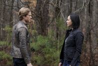 MacGyver – MacGyver (Lucas Till, l.); Desi (Levy Tran, r.)