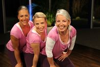 Tele-Gym – Bei Yoga-Pilates-50plus verbinden wir sehr effektive Pilates-Übungen mit energiegeladenen Yoga-Asanas und ganz klassischen Dehnübungen zu fließenden Bewegungseinheiten. Diese Verbindung ermöglicht ein dynamisches kraftvolles Training für Körper, Geist und Seele.