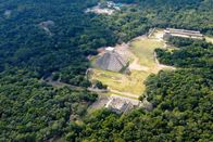 Unser Universum – Die Azteken tendierten dazu, ihren Haupttempel von Osten nach Westen auszurichten. Insbesondere bei Tenochtitlans Großem Tempel sind die beiden Schreine so positioniert, dass zur Sonnenwende die Sonne direkt zwischen ihnen aufgeht.