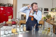 BesserEsser - Food Stories – Sebastian Lege baut den Klassiker des Foodgiganten nach und zeigt, welche Tricks der Hersteller von Miracel Whip anwendet.
