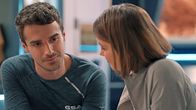 DreaMars – Tom (Shon Amsalem) versucht Emma (Romi Aviram) die Wahrheit zu gestehen.