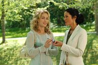 Sturm der Liebe – Kristin (Nina Schmieder, l.); Doris (Simone Ritscher, r.)