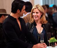 Modern Family – Julian (Gilles Marini) und Claire (Julie Bowen)