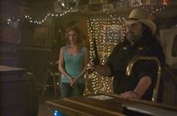 Feast – Honey Pie (Jenny Wade, l.); Boss Man (Duane Whitaker, r.)