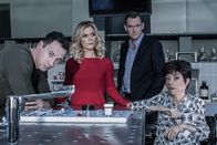 Silent Witness – (v.l.n.r.) Dr. Jack Hodgson (David Caves); Dr. Nikki Alexander (Emilia Fox); Dr. Thomas Chamberlain (Richard Lintern); Clarissa Mullery (Liz Carr)
