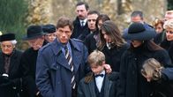 Maximum Risk – Alain (Jean-Claude van Damme, 4.v.l.) erfährt, dass ein russischer Gangster gestorben ist - es ist sein identisch aussehender Zwillingsbruder Mikhail. Unweigerlich wird Alain in die Machenschaften der russischen Mafia verwickelt.