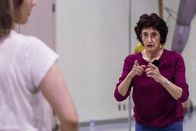 DOK – Dora Krannig ist Tänzerin und Choreografin aus Zürich. Sie entschliesst sich nach 40 Jahren in den USA, in die Schweiz zurückzukehren.