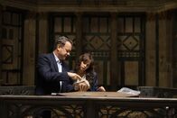 Inferno – Robert Langdon (Tom Hanks), Dr. Sienna Brooks (Felicity Jones).