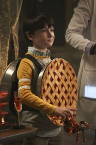 Scorpion – Eine Süßigkeiten-Überdosis bringt Ralph (Riley B. Smith) auf einige gefährliche Ideen, von denen ausgerechnet Happy ihn abhalten soll, während der Rest des Team sich mit aggressiven Fledermäusen auseinandersetzen muss ...