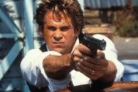 Executive Command - In einsamer Mission – Ein Spezialteam der Air Force, darunter der Chemie-Experte Rick Harding (Michael Dudikoff), dringt mit Hilfe eines Shuttles in die Maschine ein und versucht, es mit den Bösewichtern aufzunehmen.