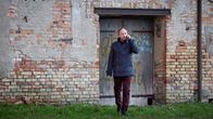 Der Samstagskrimi: Stralsund – Karl Hidde (Alexander Held) kann nur ahnen, wie nah er einer Lösung des Falles gekommen war, im alten Hafenspeicher.