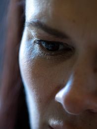 Eli Roth's GHOSTS - Der Albtraum beginnt – Candice looking scared