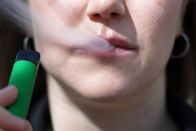Puls – Puls Vapen – Einstiegsdroge oder Ausstiegshilfe? Vapen ist bei immer mehr Jugendlichen im Trend Copyright: SRF