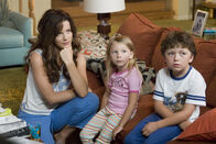Klick – Der stets gestresste Michael Newman hat eine reizende Familie: Ehefrau Donna (Kate Beckinsale, l.), Tochter Samantha (Tatum McCann, M.) und Sohnemann Ben (Joseph Castanon, r.) ...