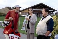 Die Rosenheim-Cops – Die Tatwaffe ist der Golfschläger von Andy Teubner (Christian Lerch), der mit dem Ermordeten kurz vor dessen Tod einen heftigen Streit hatte (Markus Böker, Joseph Hannesschläger).