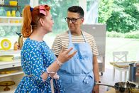 Das große Backen – Enie van de Meiklokjes (l.); Sonja (r.)
