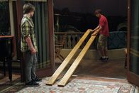 Two and a Half Men – L-R: Eldridge (Graham Patrick Martin) und Jake (Angus T. Jones)