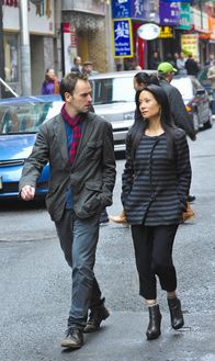 Elementary – Während Sherlock Holmes (Jonny Lee Miller, l.) in einem neuen Fall ermittelt, erhält Joan Watson (Lucy Liu, r.) einen Anruf von Liam Danow, einem früheren Liebhaber, der ihre Hilfe braucht ...