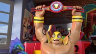 Power Players – Masko freut sich auf den Ringkampf mit seinen Freunden.