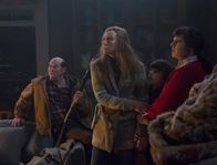 Krampus – (v.l.n.r.) Howard (David Koechner); Sarah (Toni Collette); Max (Emjay Anthony); Linda (Allison Tolman)