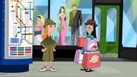 Phineas und Ferb – Phineas, Ferb, Candace und Stacy sind zu Besuch bei Grandpa und Grandma Fletcher in England. Candace und Stacy langweilen sich so sehr, dass sie eine ganze Sherlock Holmes-Bücherreihe lesen. Auf einem Ausflug nach London wittert Candace, dass Phineas und Ferb mal wieder etwas im Schilde führen - und beschließt kurzerhand, der Sache in bester Sherlock Holmes Manier auf den Grund zu gehen.