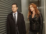 Unforgettable – (1. Staffel) - Gemeinsam gehen sie auf Mörderjagd: Detective Carrie Wells (Poppy Montgomery, r.) und Detective Al Burns (Dylan Walsh, l.) ...