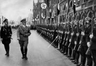 SS - Macht und Mythos – Einst eine unbedeutende Wachtruppe, galt die "Schutzstaffel" bald als Nazi-Elite und war Hitlers wichtigstes Machtinstrument. Ihr menschenverachtendes Weltbild lässt Hunderttausende zu Tätern werden.