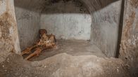 Schätze des Römischen Reichs – Die Überreste eines verstorbenen Pompejers. Ein seltener Fund, denn die Römer äscherten ihre Toten gewöhnlich ein.
