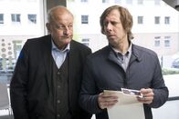 Wilsberg – Privatdetektiv Wilsberg (Leonard Lansink) und Steuerfahnder Ekki (Oliver Korittke) ermitteln bei einem Personaldienstleister.