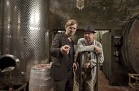 Huck – Weinskandal auf dem Weingut Ottinger: Huck (Patrick von Blume, l.) befragt den alten Kellermeister Herbert Brändle (Artus Maria Matthiesen, r.) nach dem gepanschten Wein.