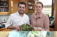 Kochs anders – Gaby Nadler hat den Münchner Spitzenkoch Ali Güngörmüs in ihr Zuhause nach Guxhagen eingeladen.
