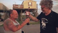 Bob Dylans Amerika – Vor den Toren von New Orleans: Wolfgang Niedecken und Krabbenfischer Leiland.